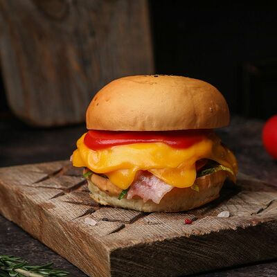 Бургер с теплой куриной грудкой в Double по цене 450