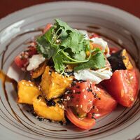 Салат с хрустящим баклажаном в Жара