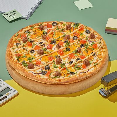 Пицца Тар-тар с говядиной на тонком тесте в Dostaевский по цене 688 ₽