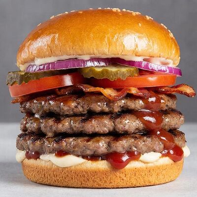 Бургер Большой папа с тремя котлетами в Party Grill по цене 899 ₽