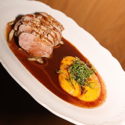 Утиная грудка с соусом 