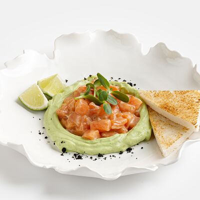 Тартар из лосося в Coffee Boom по цене 1000 ₽