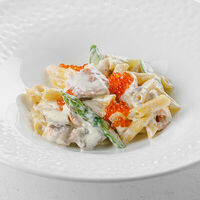 Пенне с копченым лососем и красной икрой в Волга-Волга