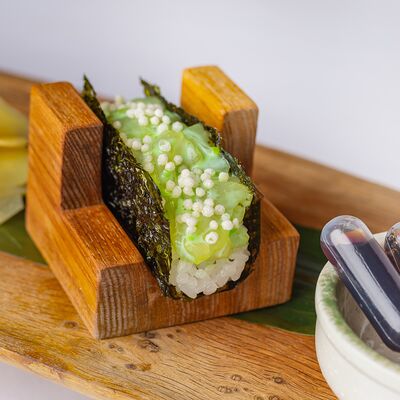 Хэндролл с гребешком в Leto по цене 600 ₽