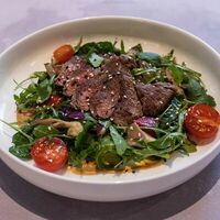 Стейк-салат с запечённым перцем в Special