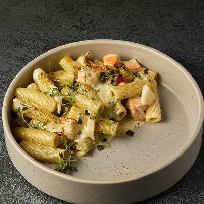 Паста с форелью в Игристые по цене 790 ₽