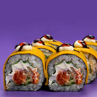 Ролл с лососем и сыром Чеддер в Food taxi