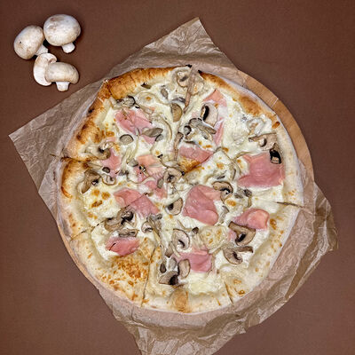 Пицца Ветчина-грибы в Rue bistro по цене 1110 ₽