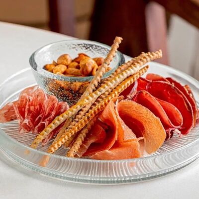 Мясная закуска с орехами в паприке в Особняк по цене 1350 ₽