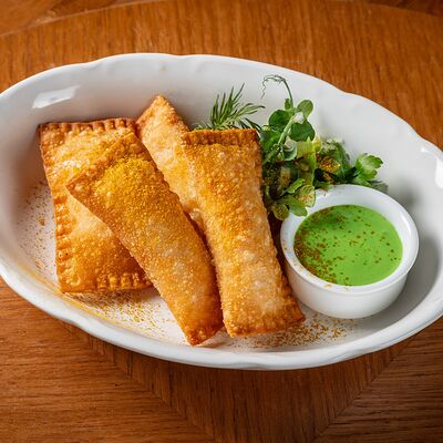 Мини-чебуреки с креветками в Brasserie Lambic по цене 880 ₽