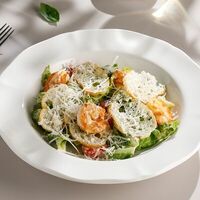 Салат Цезарь с креветками в Кукумбер