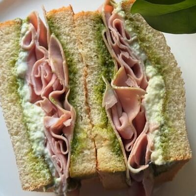 Сэндвич с мортаделлой в Pitchii Coffee and Waffles по цене 750 ₽