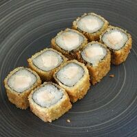 Жареный ролл с копченой куриной грудкойв Black Rolls