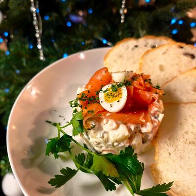 Оливье с форелью в Первый сырный бар Friends по цене 590 ₽