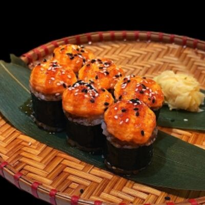 Запеченный ролл со снежным крабомв Сайгон по цене 595 ₽