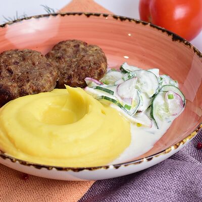 Бабушкины котлетки (курица) в Самое популярное кафе по цене 470