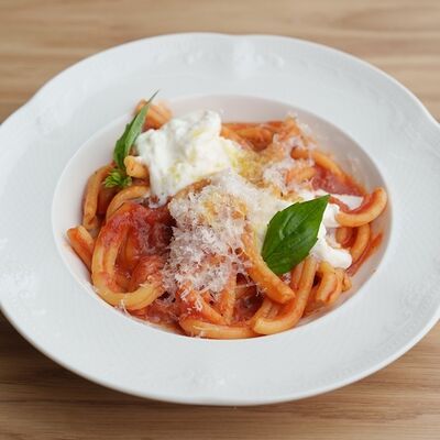 Казаречче с соусом аррабиата и страчателлой в Salt по цене 690 ₽