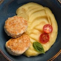 Пюре с куриными котлетками в Традиции вкуса