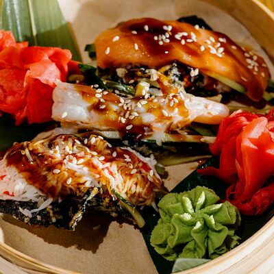 Суширрито с лососем в Пряности по цене 385 ₽