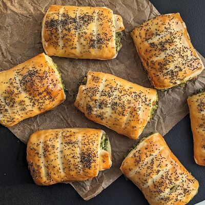 Слойка с курицей и сыром в Шаурма-Шашлык в Тренде по цене 190 ₽