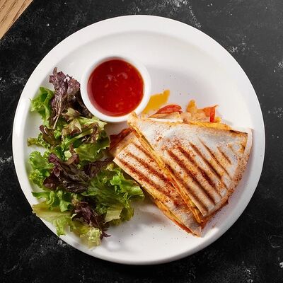 Кесадилья с пепперони и курицей в Anooka по цене 530 ₽