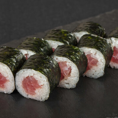 Ролл с тунцом в Отличные Суши по цене 449 ₽