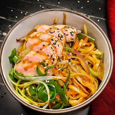 Жареная лапша с утиной грудкойв Kirova street по цене 430 ₽