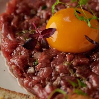 Тартар из мраморной говядины классический в MeatBarrique по цене 1380 ₽