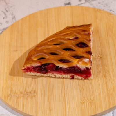 Четверть пирога с вишней в Буханка по цене 254 ₽