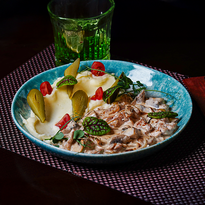 Курица по-строгановски в Маради по цене 710 ₽