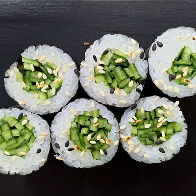 Маки с огурцом в More sushi по цене 259 ₽