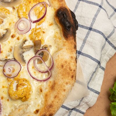 Неаполитанская пицца Панна э фунги в Пицца и Паста по цене 895 ₽