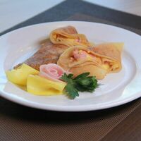 Блинчики с ветчиной и сыром в Buffet