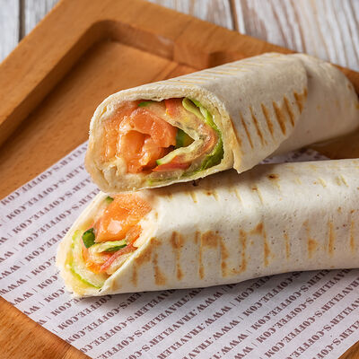 Ролл с лососем и овощами в Кофейня на Остоженке по цене 690 ₽