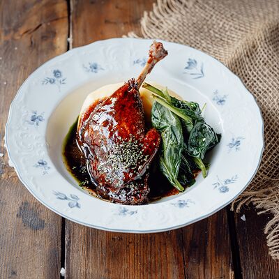 Утиная ножка конфи с пюре в BarVilla по цене 5690 ₸