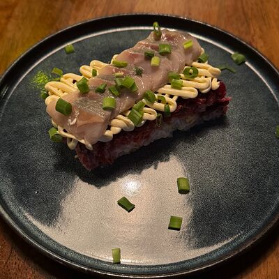 Сельдь под шубойв John Gilroys по цене 650 ₽