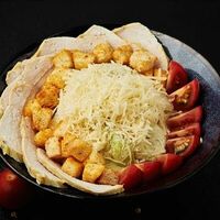 Салат Цезарь с курицей в Akatsuki Sushi