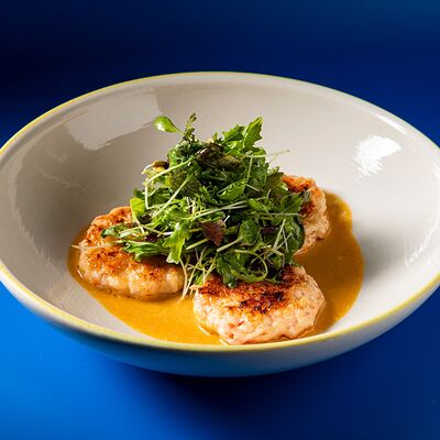 Котлеты из креветки, соус биск, свежий салат в Mates Pizza по цене 1190 ₽