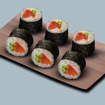 Маки-ролл с копченым лососем в НАШИ СУШИ по цене 370 ₽