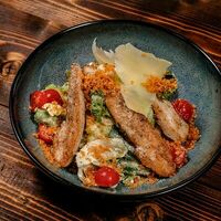 Салат Цезарь с цыпленкомв The River Restaurant