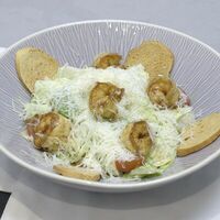Цезарь с креветкойв Brew Kitchen
