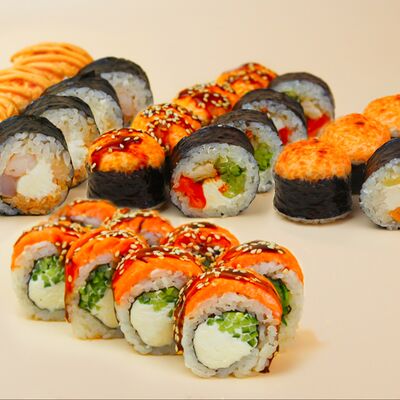 Сет запечённый в Суши Сэгун и роллы по цене 2999 ₽