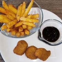 Картофель фри с наггетсами и сырным соусом в Арими