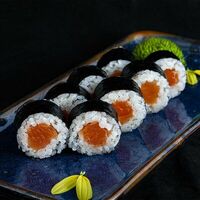 Ролл с лососем в Вкус Азии