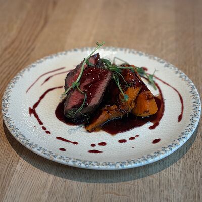 Мраморная говядина с запеченой тыквойв DVOR гриль-бистро по цене 1750 ₽