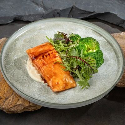 Лосось с брокколи и соусом бешамель в Мясоlove по цене 1190 ₽