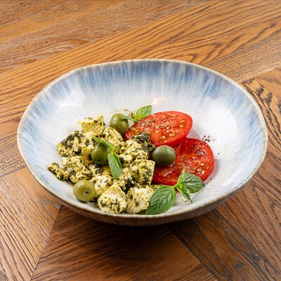 Страккино с песто и томатами в Сыроварня по цене 890 ₽