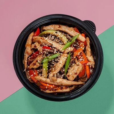 Вок с курицей и овощами в Август по цене 457 ₽