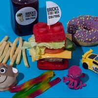 Кидскомбо с легобургером и игрушкой в Bricks Food Mix