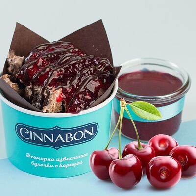 Микс-ролл Вишня в шоколаде в Cinnabon по цене 275 ₽